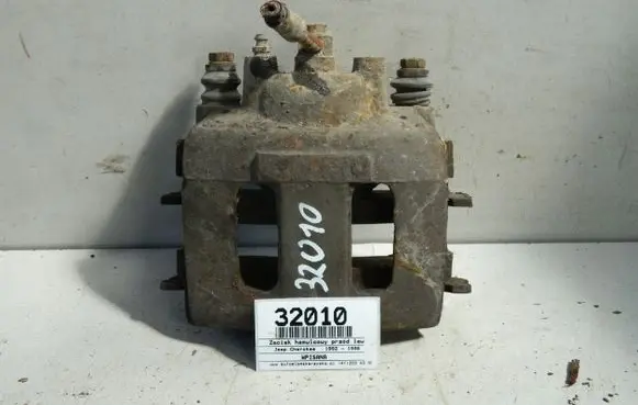 Toyota Corolla Verso E121 Rear brake caliper 32010