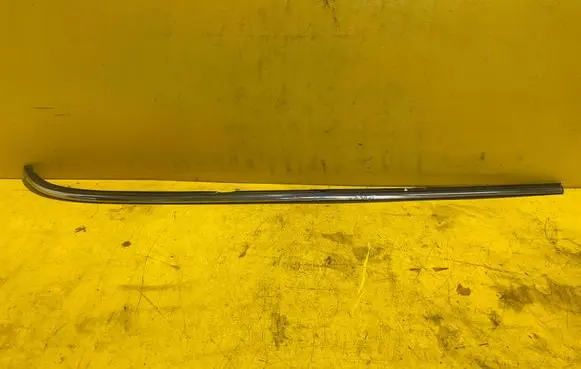 Mini One - Cooper R50 - 53 Rear door glass trim molding