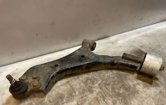 Front lower control arm/wishbone