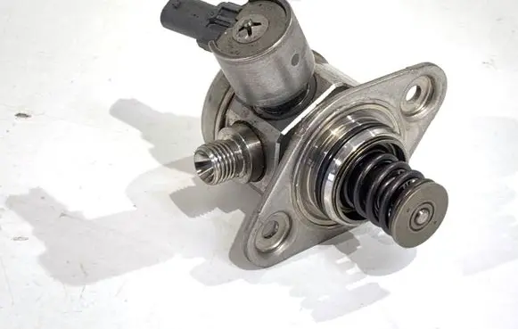 BMW 2 F22 F23 Fuel injection high pressure pump 0261520284