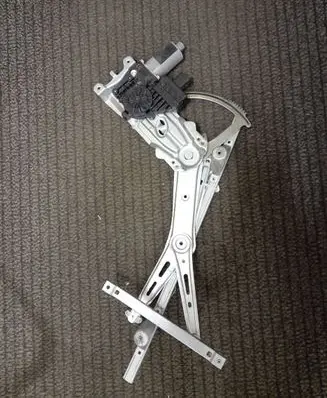 Opel Zafira B Front door electric window regulator 13132428