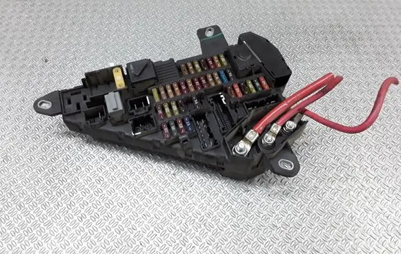 BMW 5 E60 E61 Fuse module 690658806