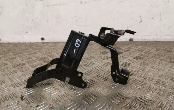 Honda CR-V Bracket in trunk/boot 