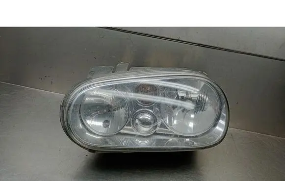 Volkswagen Golf IV Front reflector 