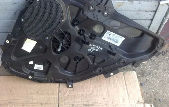 Ford Fiesta Rear window lifting mechanism without motor 