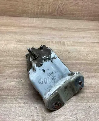 Volkswagen Golf Plus Fender mounting bracket 5M0821135