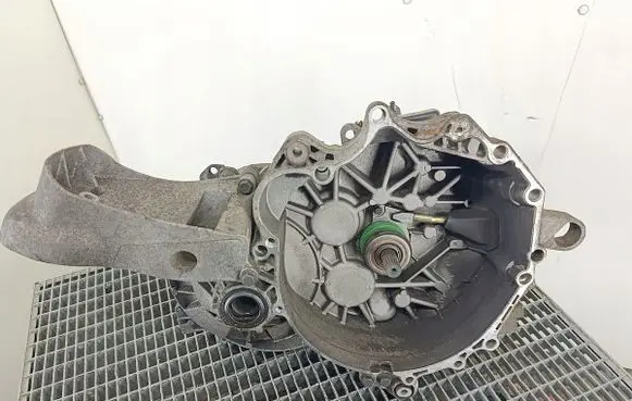 Volvo V70 Manual 5 speed gearbox M561023678