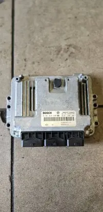 Renault Trafic II (X83) Engine control unit/module 0281015330