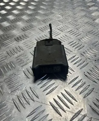 Volkswagen Polo VI Fuel pump relay 5Q0906093A