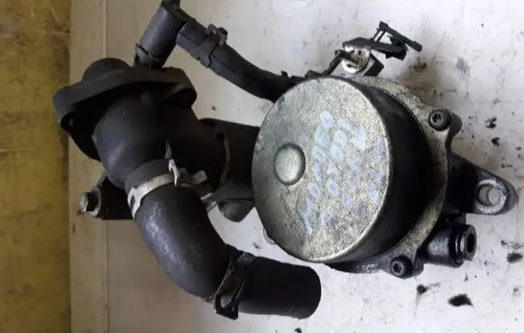 Ford Mondeo Mk III Vacuum pump