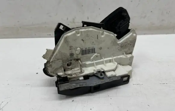 Skoda Octavia Mk3 (5E) Front door lock 5E2837015