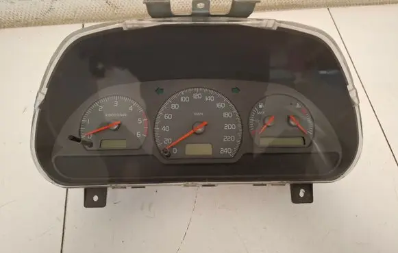 Volvo S40, V40 Speedometer (instrument cluster) 30889706D