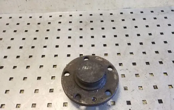 Volkswagen Polo IV 9N3 Rear wheel hub