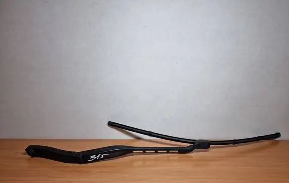 Mercedes-Benz GL X166 Windshield/front glass wiper blade A16682010040