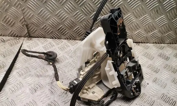 Volkswagen PASSAT B6 Front door lock 3C1837015A