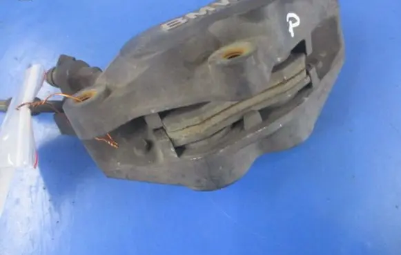BMW 5 E60 E61 Front brake caliper 737102