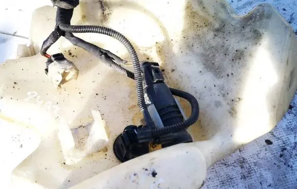 Volkswagen Phaeton Windscreen/windshield washer pump 1k5955651