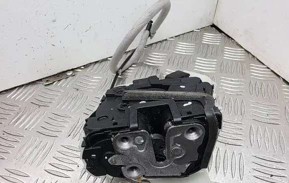 MG ZS Front door lock 10375873