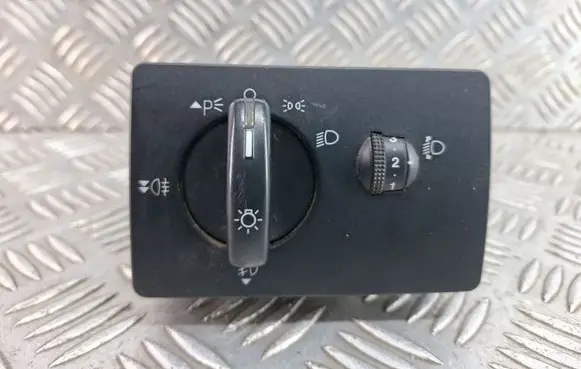Ford Focus Light switch 7M5T13A024