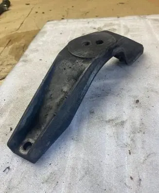 BMW 5 E39 Engine mounting bracket 1096079