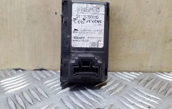 Renault Megane II Ignition key card reader 8200074331A