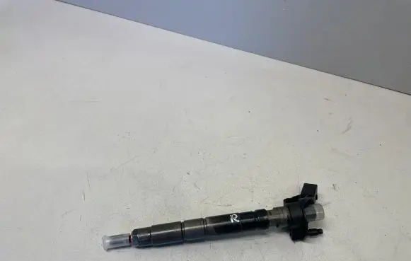 Audi A4 S4 B7 8E 8H Fuel injector 059130277AB