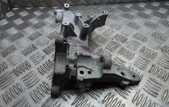 Citroen Berlingo Engine mounting bracket 9684613880