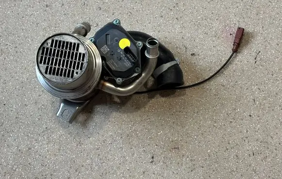 Audi A3 S3 8V EGR valve cooler 04L131512BJ 04L131501M