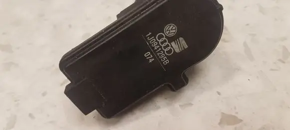 Seat Leon (1M) Headlight level adjustment motor 1J0941295B 1J0941295