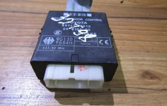 Toyota Avensis T220 Other control units/modules 8974105010 05810700