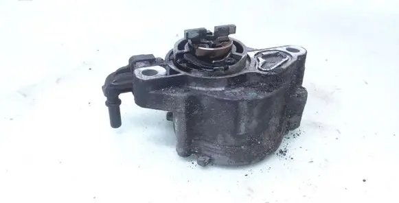 Ford Focus Vacuum pump D1563B2204T D1563B
