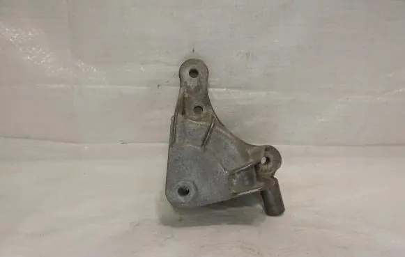 Opel Insignia B Gearbox mounting bracket 84154411