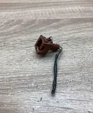 Volkswagen Golf III Plug wire 037906240