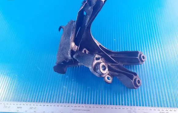 Audi A4 S4 B8 8K Engine mounting bracket 8K0199308BE
