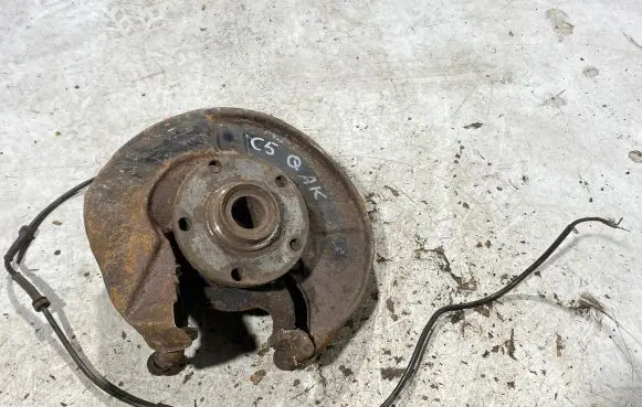 Rear wheel hub spindle/knuckle
