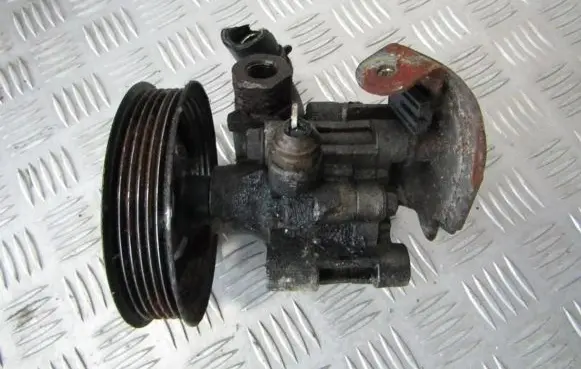 Toyota Avensis T220 Power steering pump