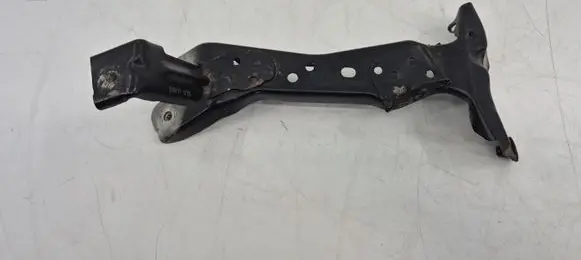 Audi A3 S3 8V Fender mounting bracket 8V0821135C