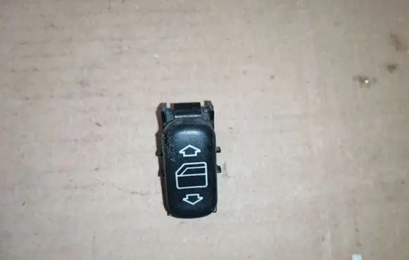 Mercedes-Benz E W210 Electric window control switch 2108208210