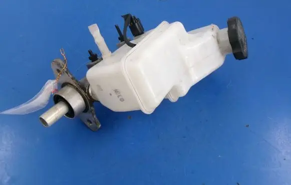 Hyundai i10 Master brake cylinder