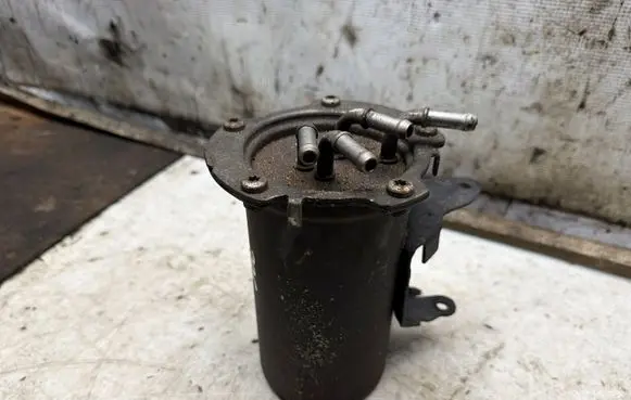 Volkswagen Golf V Fuel filter