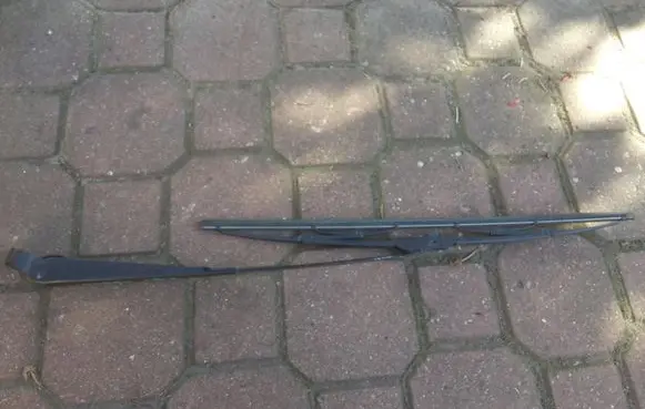 Ford Mondeo Mk III Front wiper blade arm