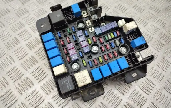 Hyundai Santa Fe Fuse module 919502B100
