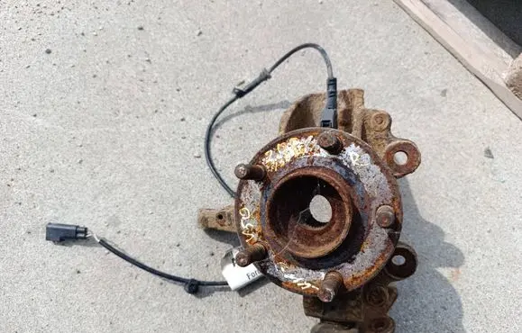 Ford C-MAX I Front wheel hub