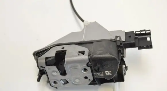 Peugeot 5008 Rear door lock 3135M0358J3