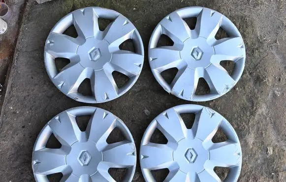 Renault Modus R15 wheel hub/cap/trim 8200447464