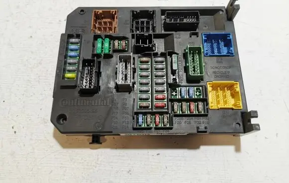 Peugeot 508 RXH Fuse module 9664992380