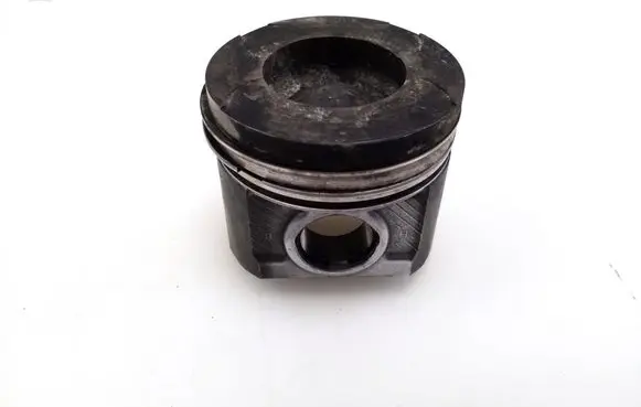 Nissan X-Trail T30 Piston with connecting rod 