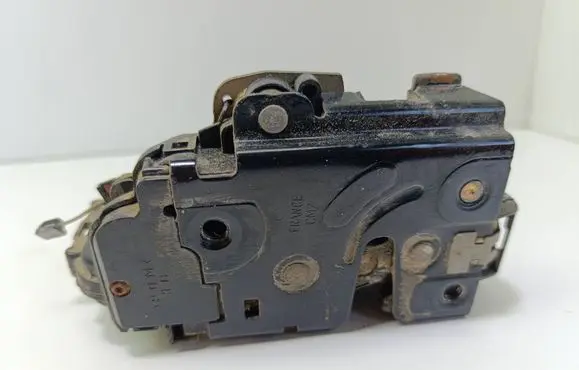 Volkswagen Golf IV Rear door lock