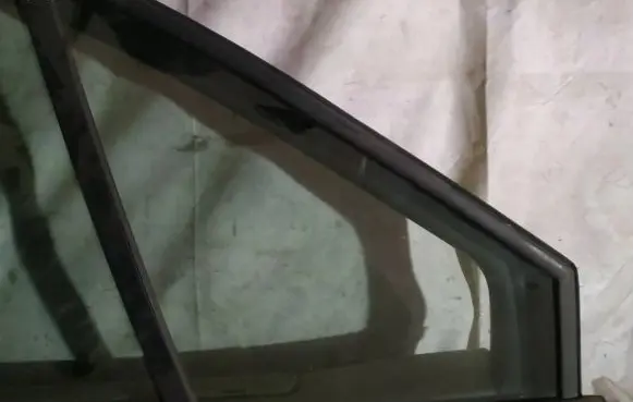 Renault Scenic II - Grand scenic II Front door vent window glass four-door 