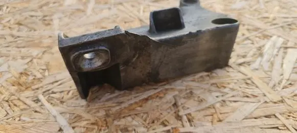 BMW 5 E39 Engine mounting bracket 6750441